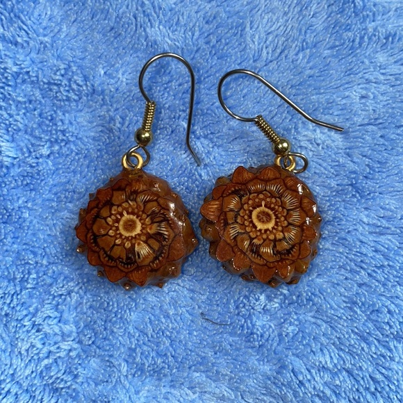 Vintage Handmade Earrings.  Crafted from wild Knobcone Pinecones. - Picture 4 of 4